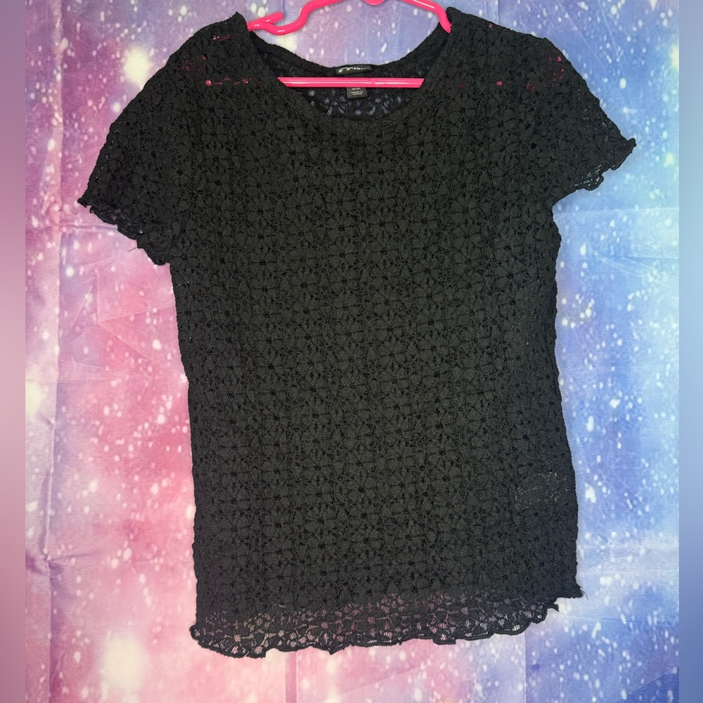 New girls art class eyelet style shirt 🛍